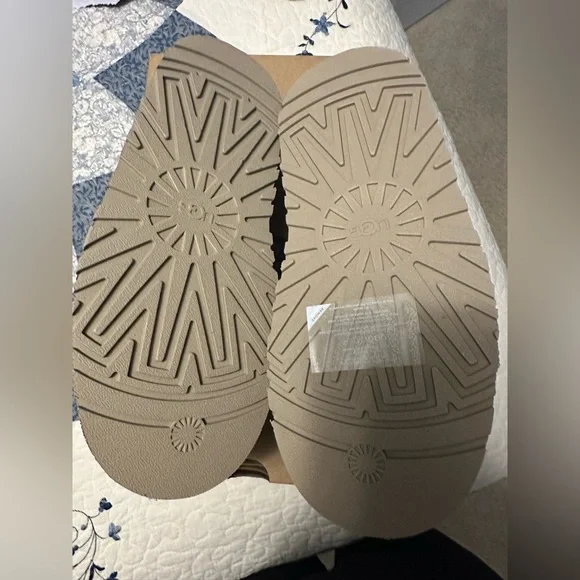 NIB UGG Taz platforms - Picture 3 of 5